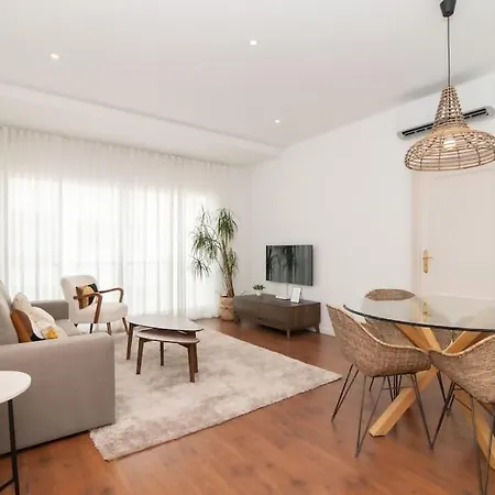 アパート Cozy Sea View Near & Airport ポンタ・デルガダ