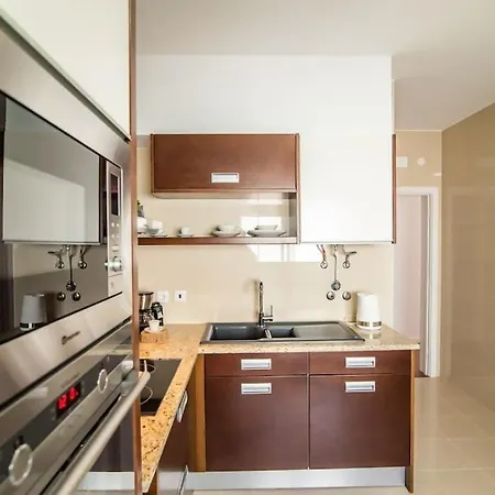 Cozy Sea View Near & Airport ポンタ・デルガダ