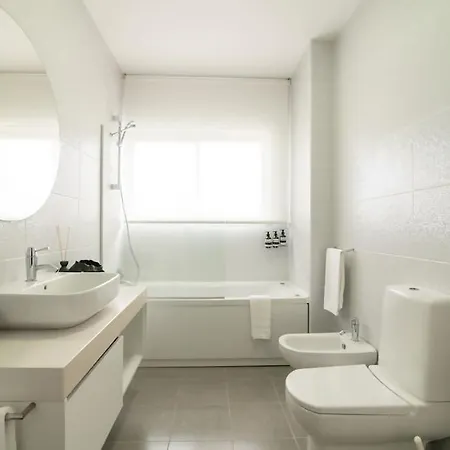 Cozy Sea View Near & Airport アパート