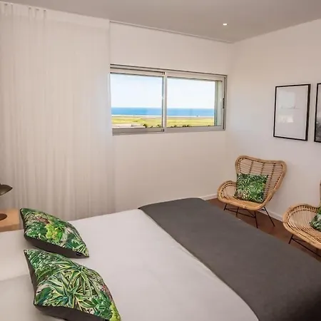 Cozy Sea View Near & Airport ポンタ・デルガダ