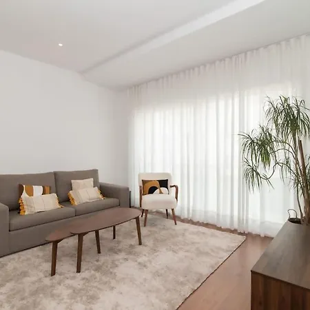 Cozy Sea View Near & Airport Апартаменты