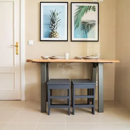 Cozy Sea View Near & Airport